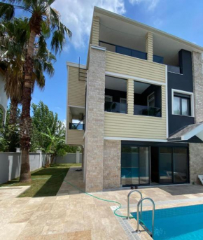 Three story villa, private pool and roof terrace.